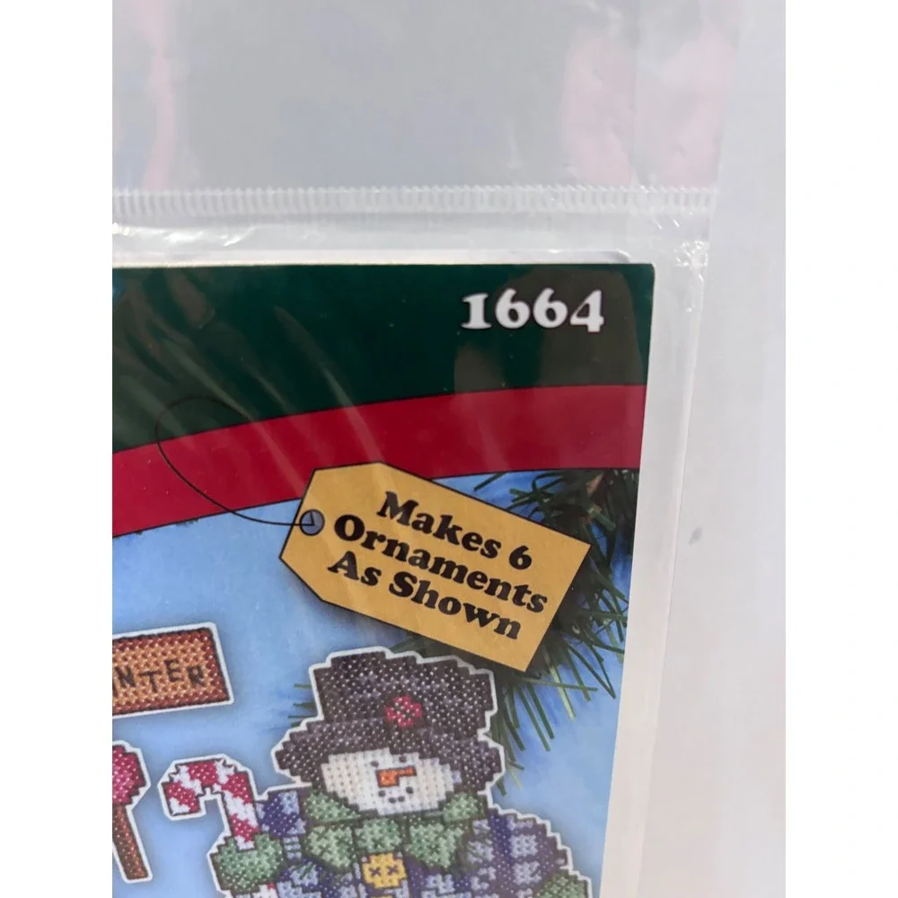 Design Works Crafts 1664 Snowmen Plastic‎ Canvas Ornament Kit 14 Count Set of 6
